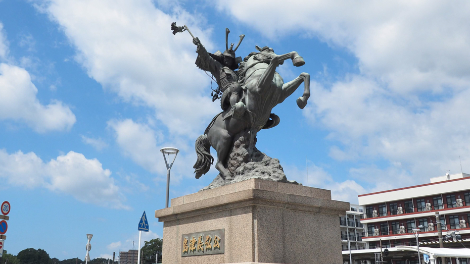 伊集院駅前の島津義弘公の銅像