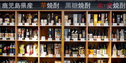 かごしま特産品市場「かご市」に並ぶ鹿児島県産 芋焼酎 黒糖焼酎 米・麦焼酎
