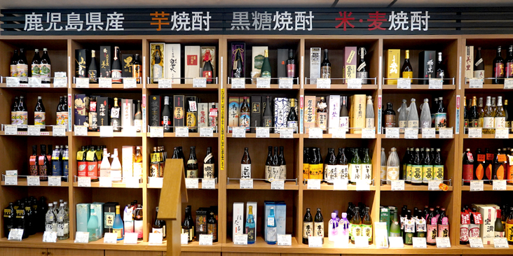 かごしま特産品市場「かご市」に並ぶ鹿児島県産 芋焼酎 黒糖焼酎 米・麦焼酎